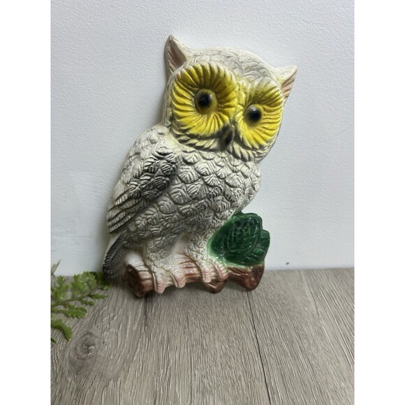 Vintage Chalkware Owl Wall Hanging Decor Gray Owl Yellow Eyes - Picture 1 of 10